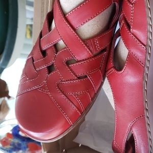 New Clarks 11W dark red sandals.